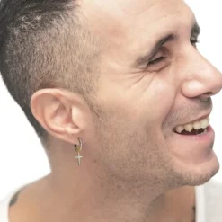 Hot Orecchino a cerchio con zirconi con croce pendente con zirconi Orecchini