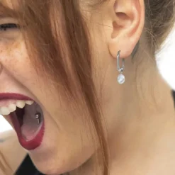 Hot Orecchino a cerchio ovale con perla pendente Orecchini